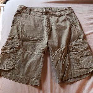 Men’s Kuhl cargo shorts